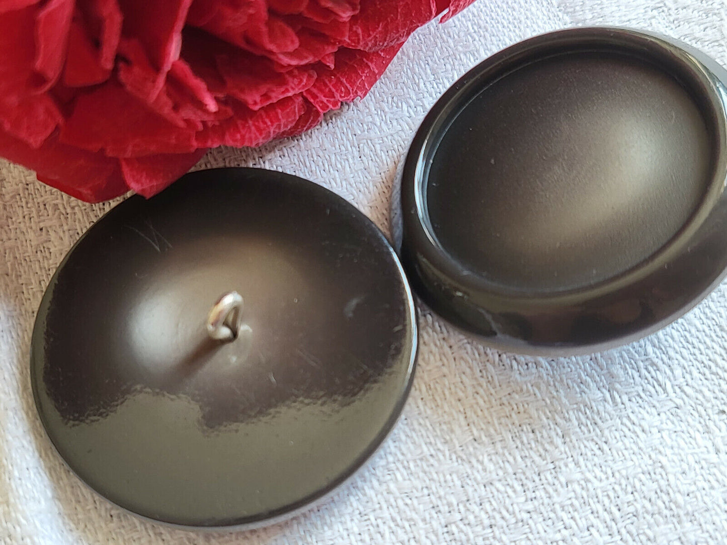Duo gros boutons marron gris à pied métal vintage 3,4 cm ref 5567