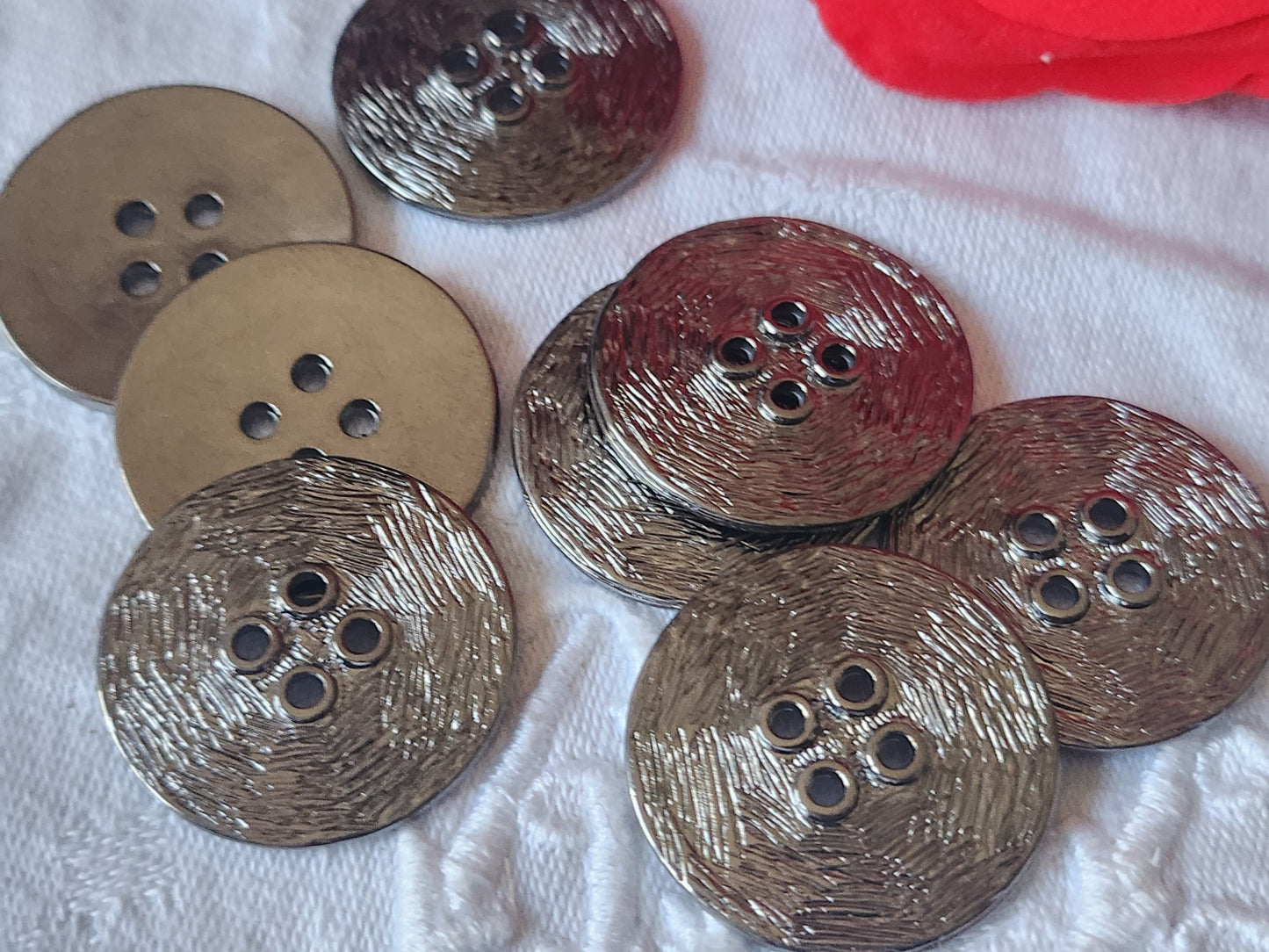 lot 8 gros boutons vintage en métal argenté trous 2,8 cm ref 2308