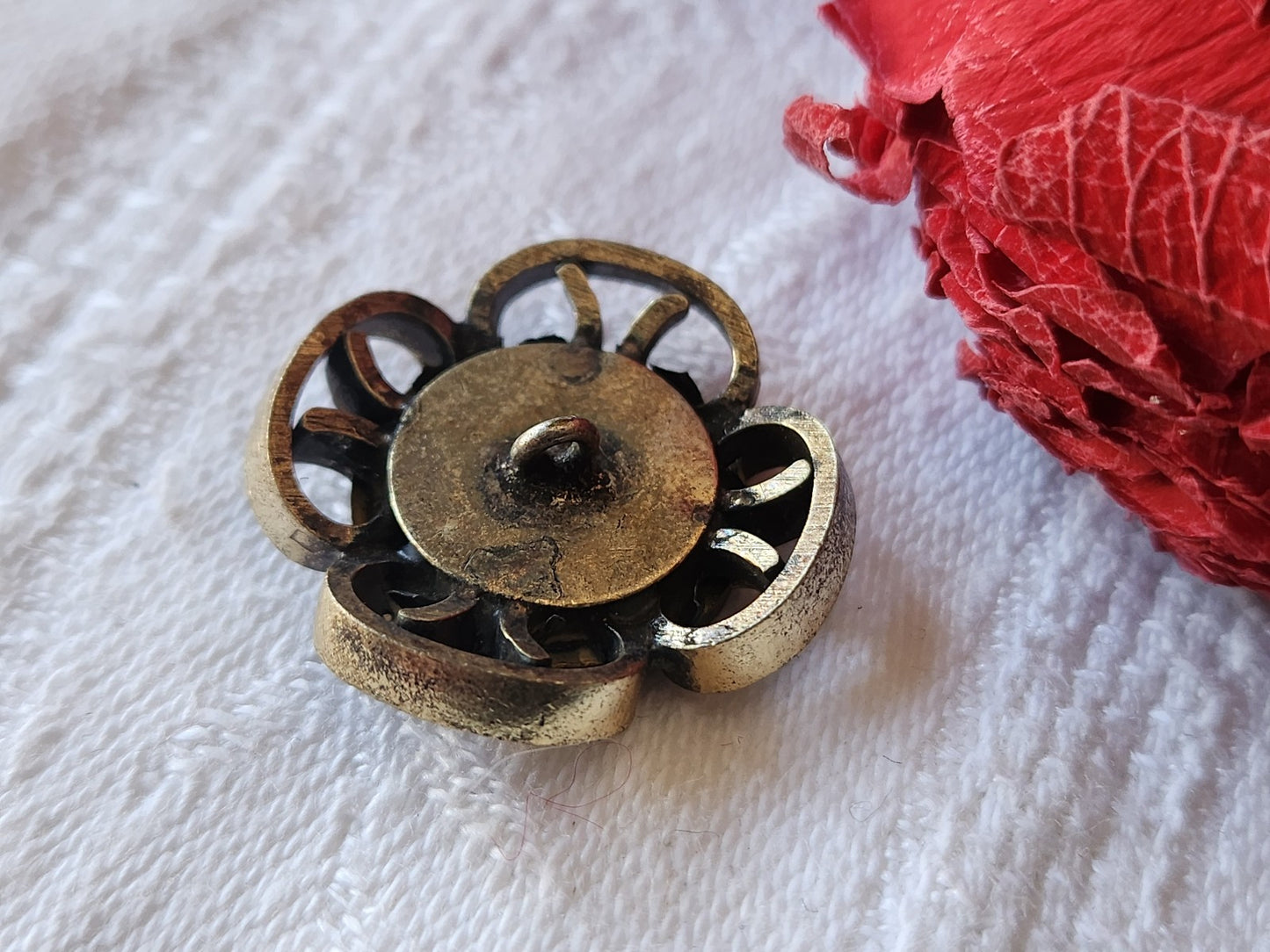 bouton ancien metal coeur en nacre pourtour ajouré 2,2 cm piedD G15D