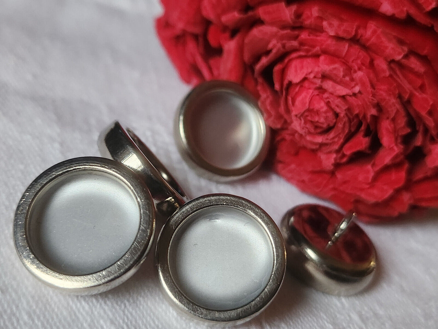 Lot 5 boutons vintage en métal argenté coeur pied 1,8 cm ref 1114