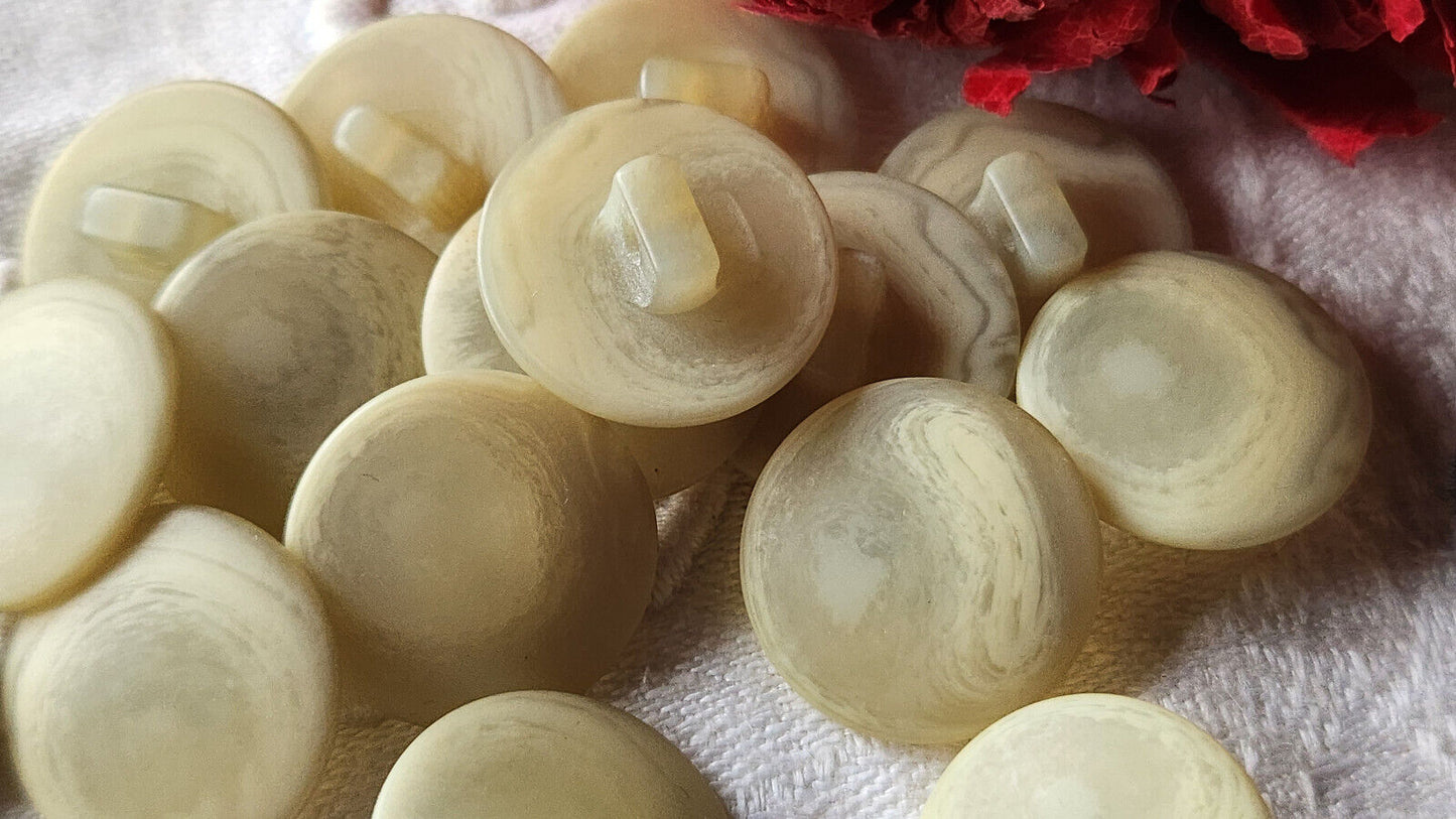 lot 14 boutons créme foncé effet corne fond d'atelier pied 1,8 cm ref 3054