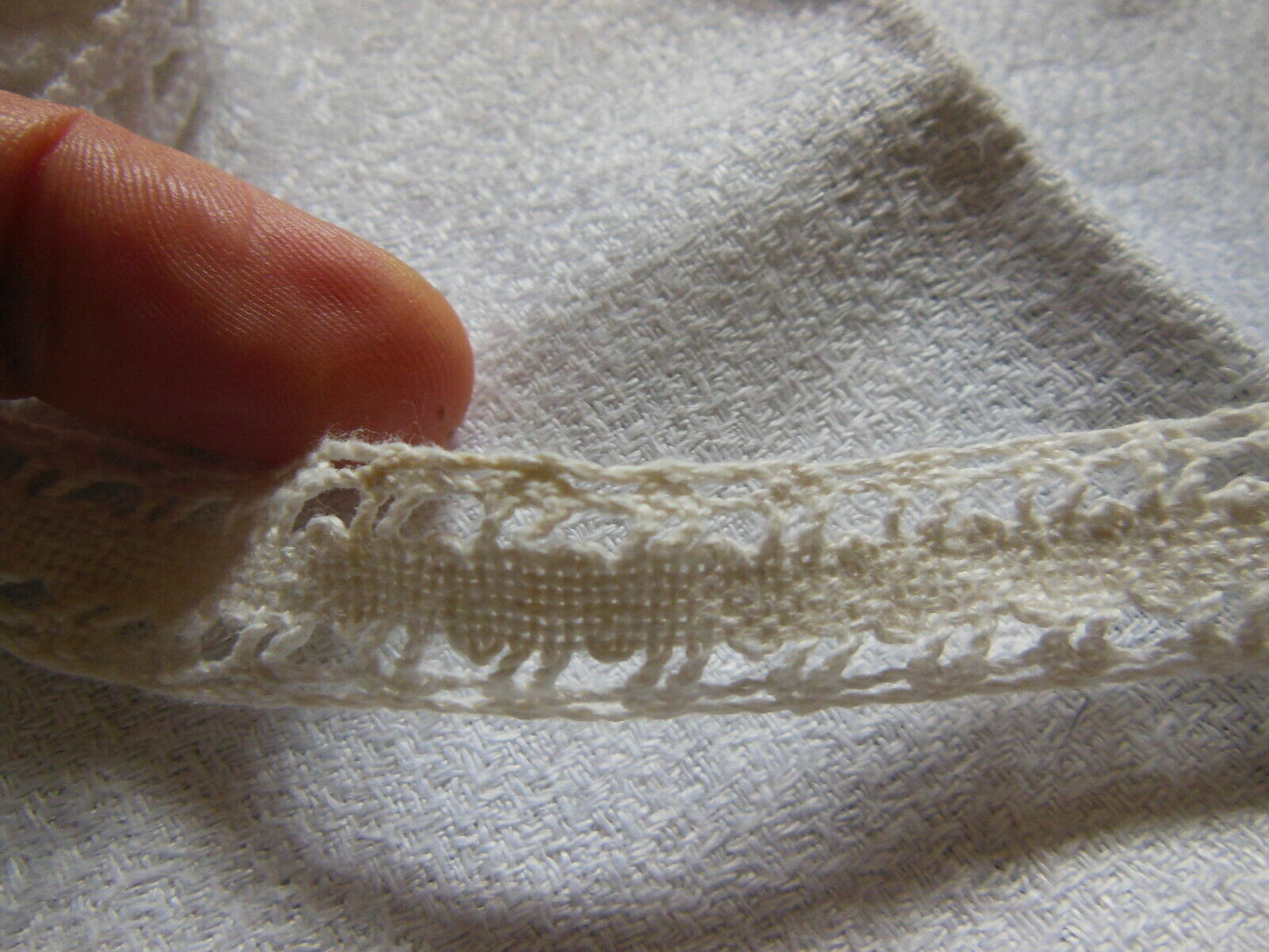 Duo petits coupons de dentelle ancienne 90 cm et 1 mètre 20 T15-37