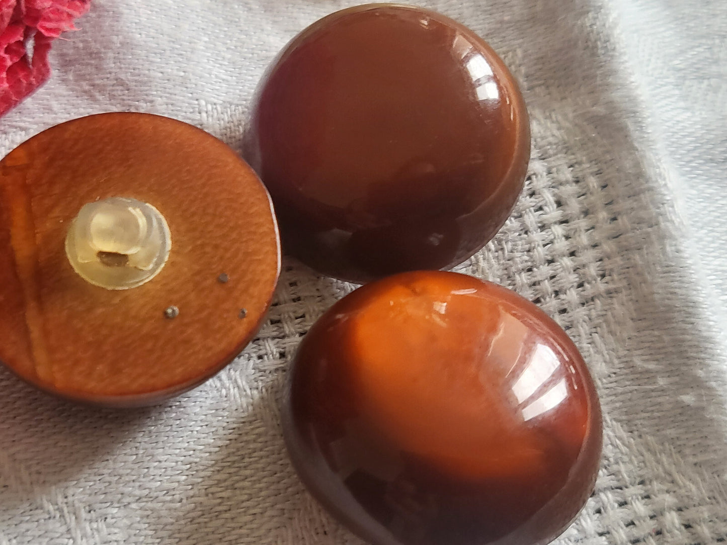 Trio gros boutons vintage marron roux à pied bombé gros 2,4 cm ref 2063