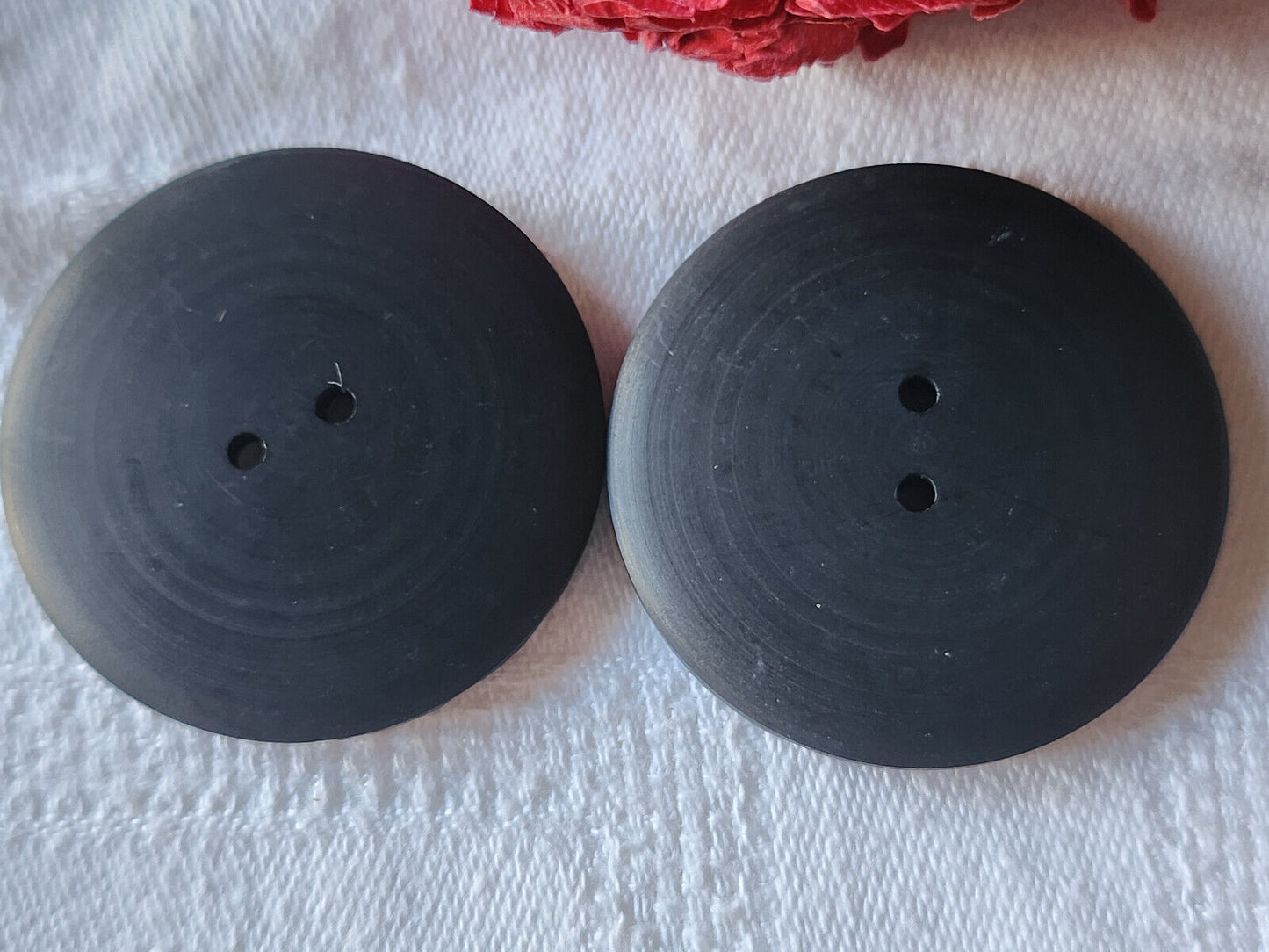 Duo gros boutons vintage noir mat effet martelé XXL 3,9 cm ref 5713