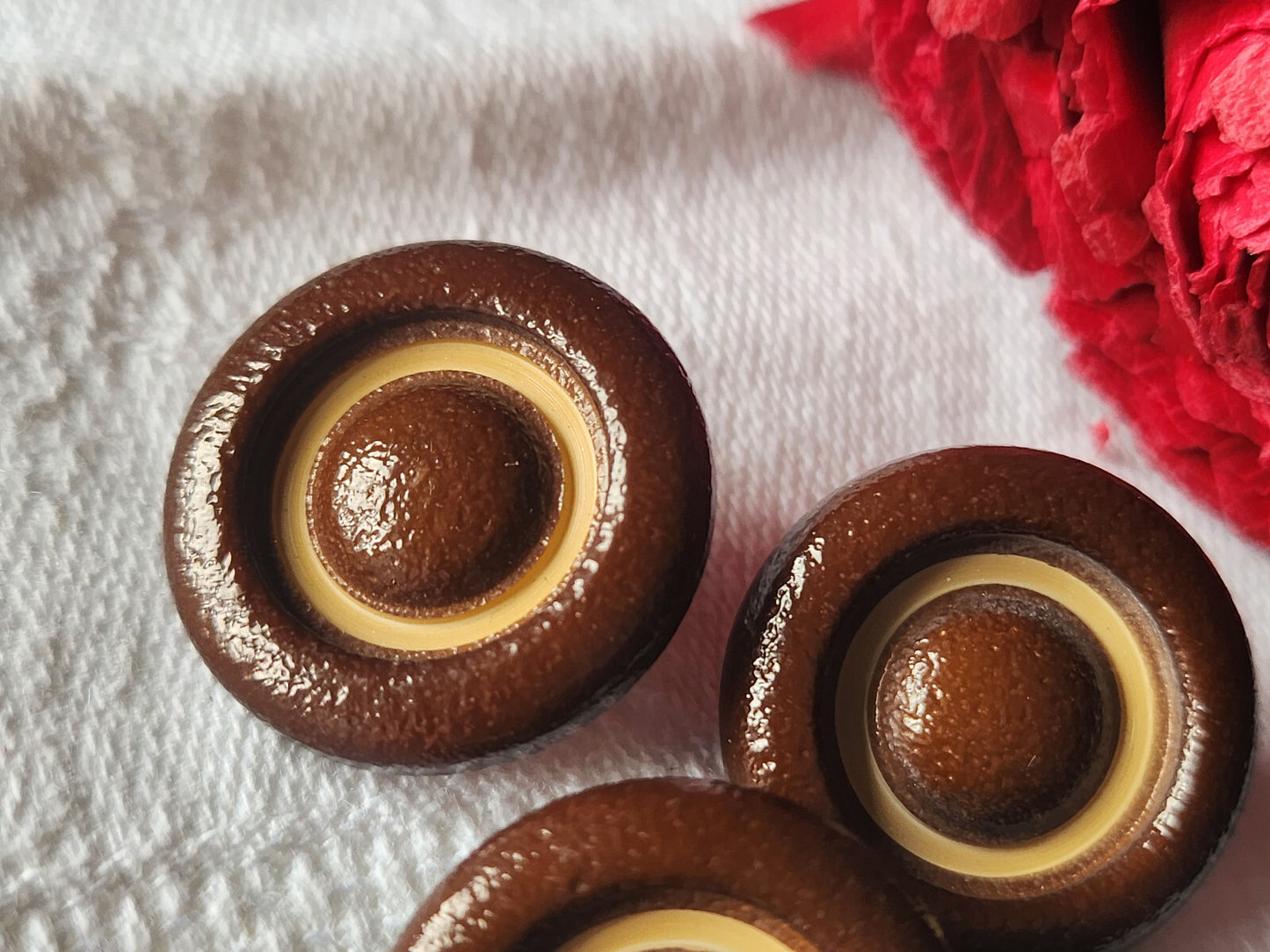 Trio boutons vintage marron pied metal collection 2,1 cm ref 4797