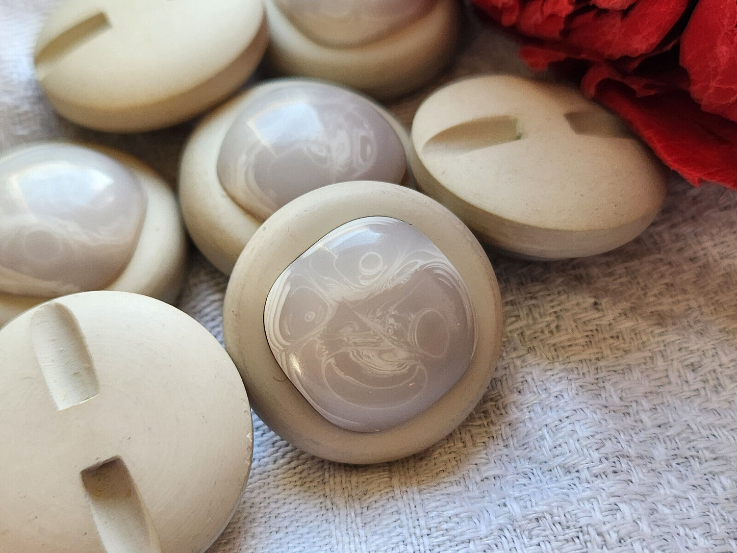 Lot 6 boutons vintage gris deux tons à pied plutot lourd 2,2 cm ref 5377