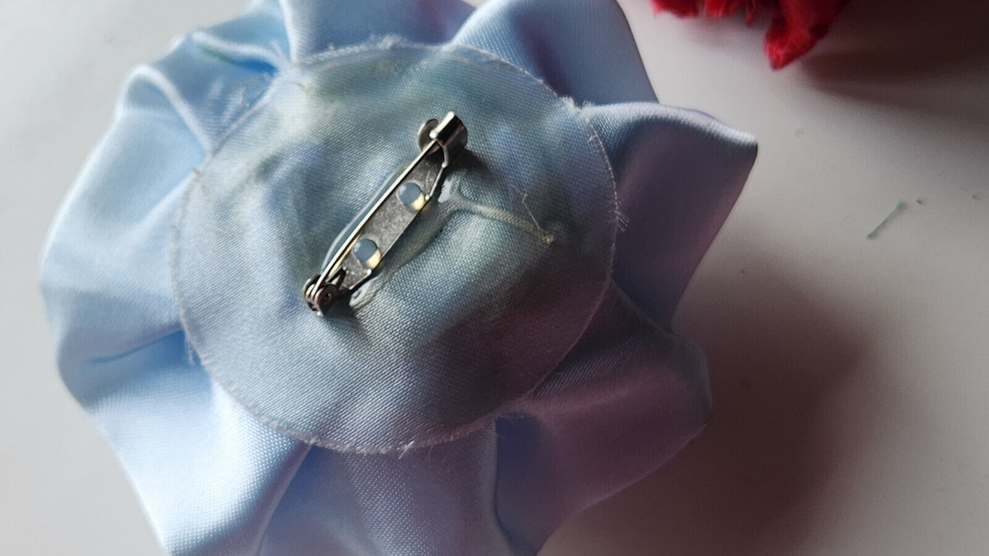 Grosse fleur ancienne bleu rayonne montée en broche modiste T0-40