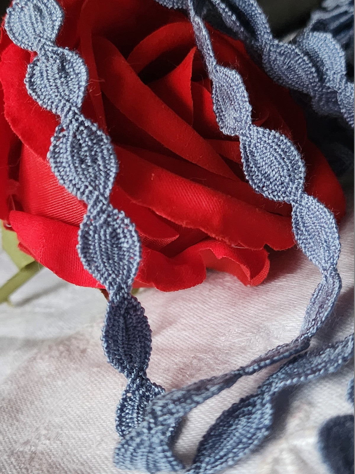 Dentelle galon vintage bleu coton 3 métres sur 1 cm A2