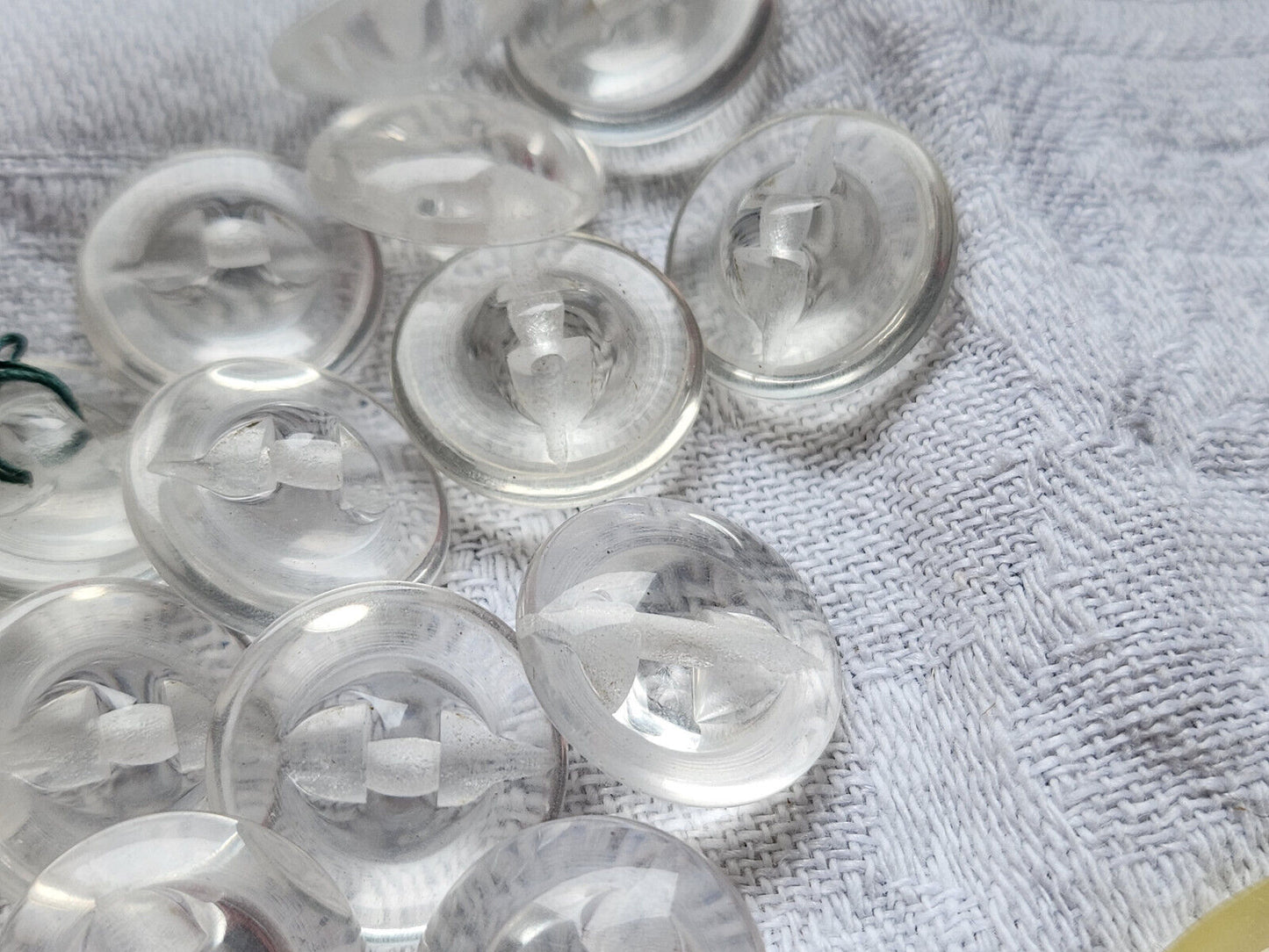 Lot 8 Boutons vintage transparent demi sphere 1,6 cm ou 1,8 cm pied 5863 5877