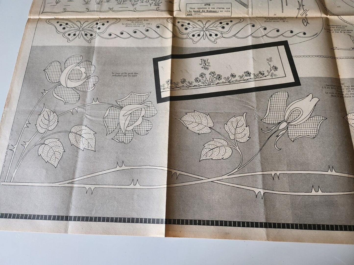Le journal des brodeuses 1953 n° 696 lingerie aumônière brassards alphabet