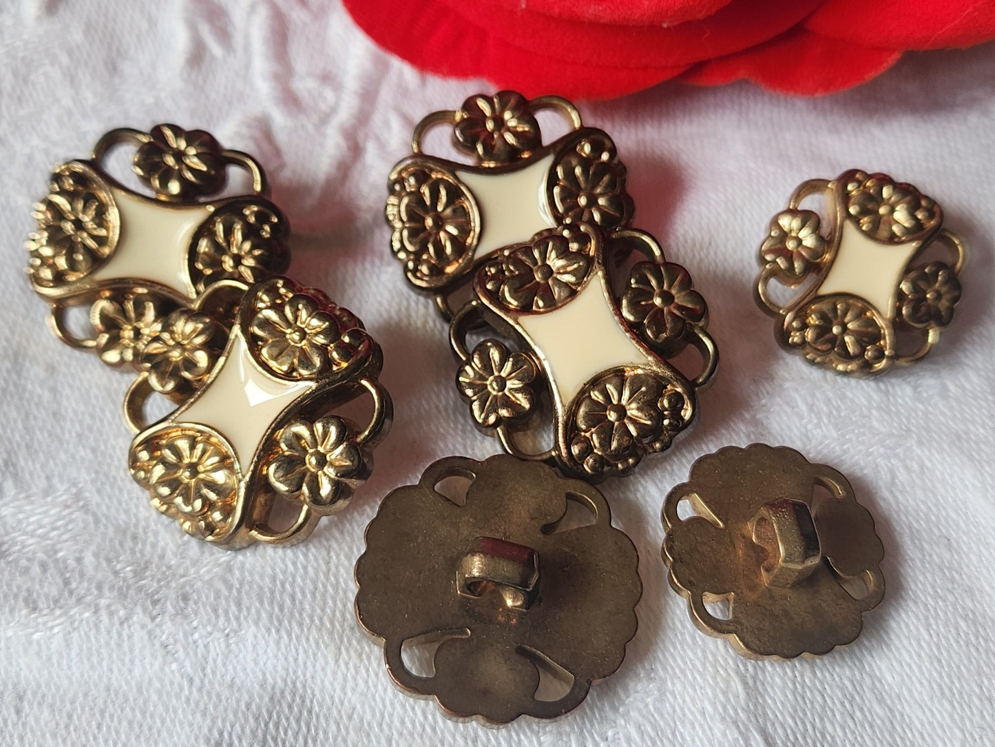 Lot 7 boutons vintage kitch creme acylique pied 2,1 cm et 1,7 cm ref 1919