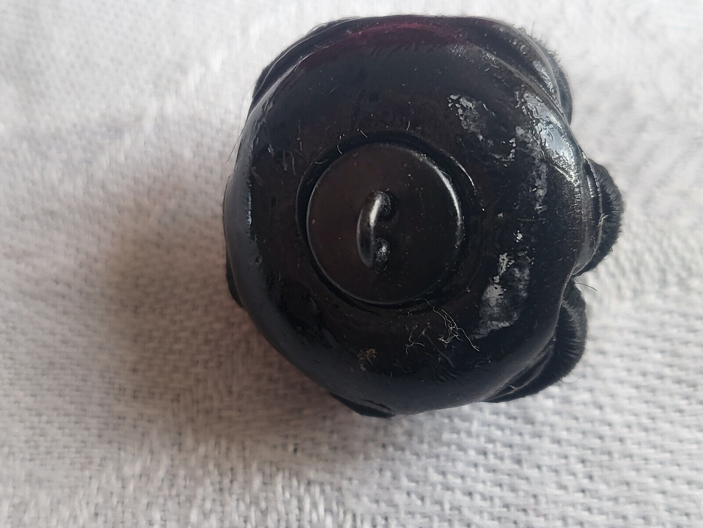 gros et épais bouton vintage en resine et passementerie 2,5 cm ref 5442