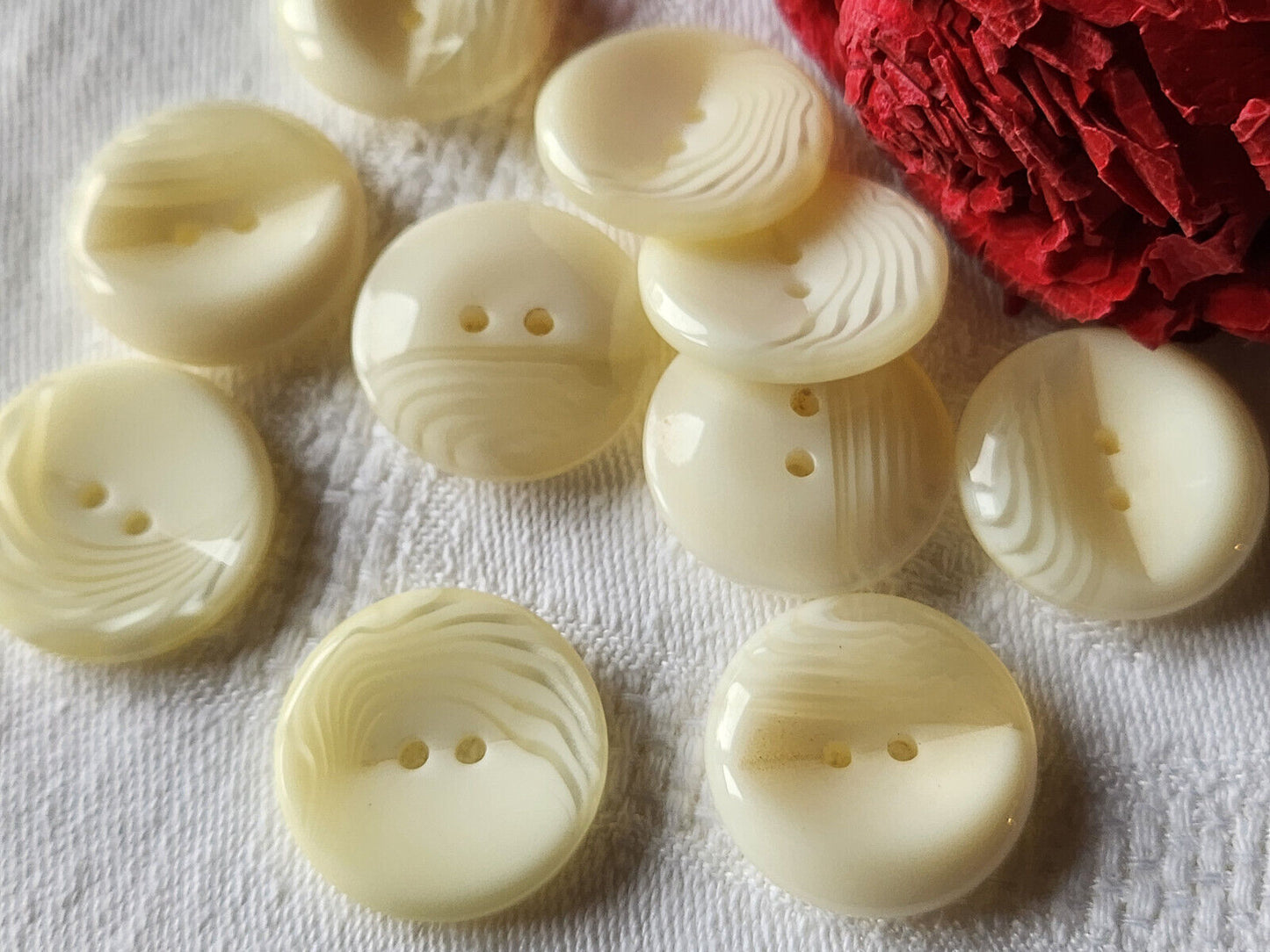 Lot 10 jolis boutons blanc creme veiné épais transparent 2,3 cm ref 776