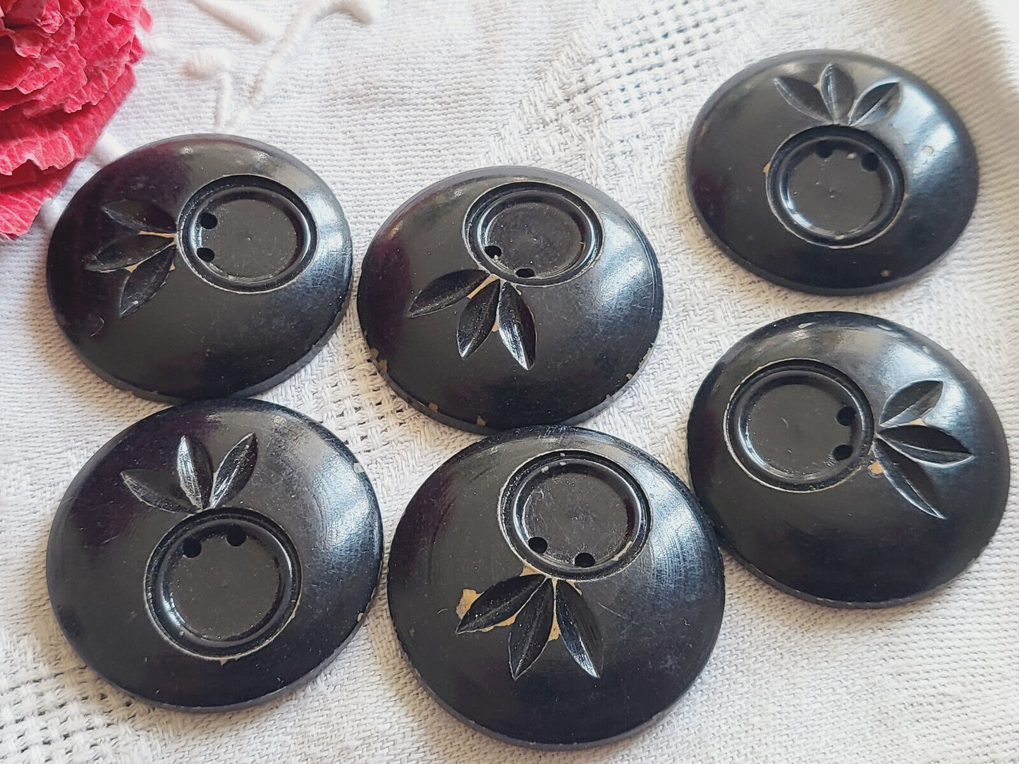 lot 6 gros boutons anciens en bois peint motif à trous 3 cm ref 5098