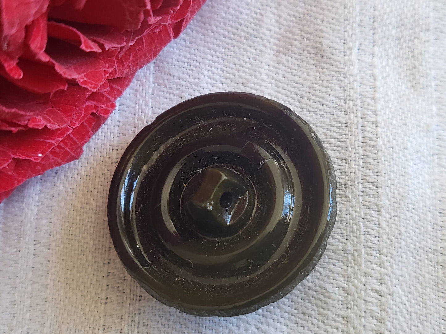Bouton ancien en verre marron/ kaki haut diamètre 2,6 cm G7F