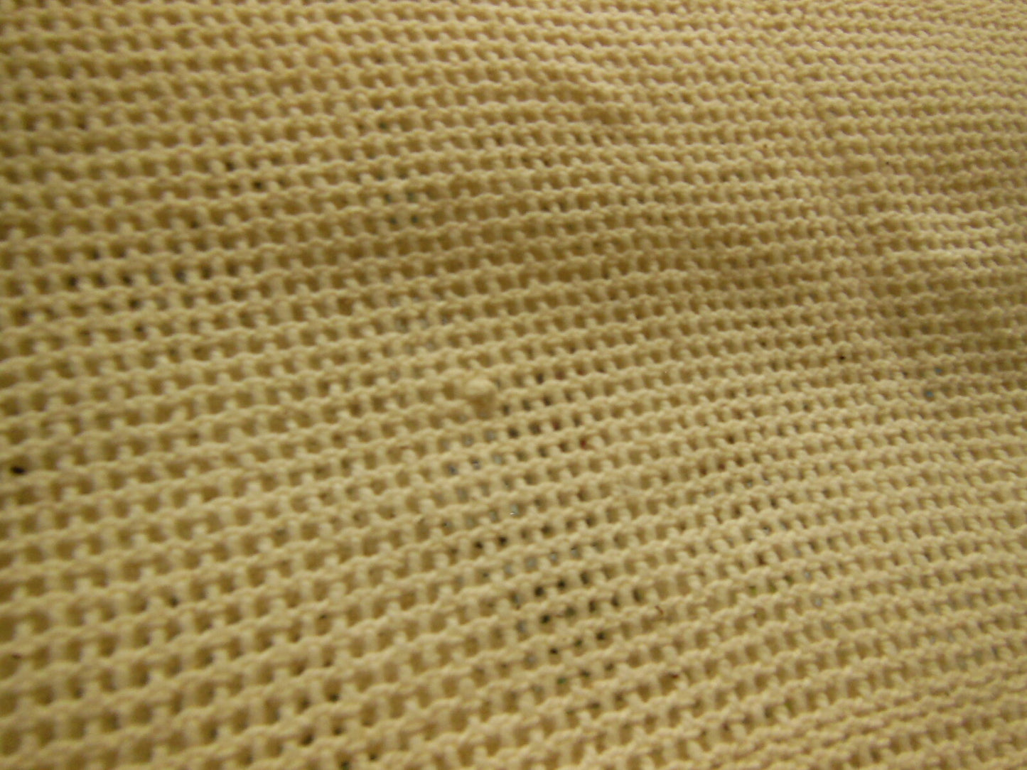 Dessus de lit vintage franges , maille jour petit lit B6