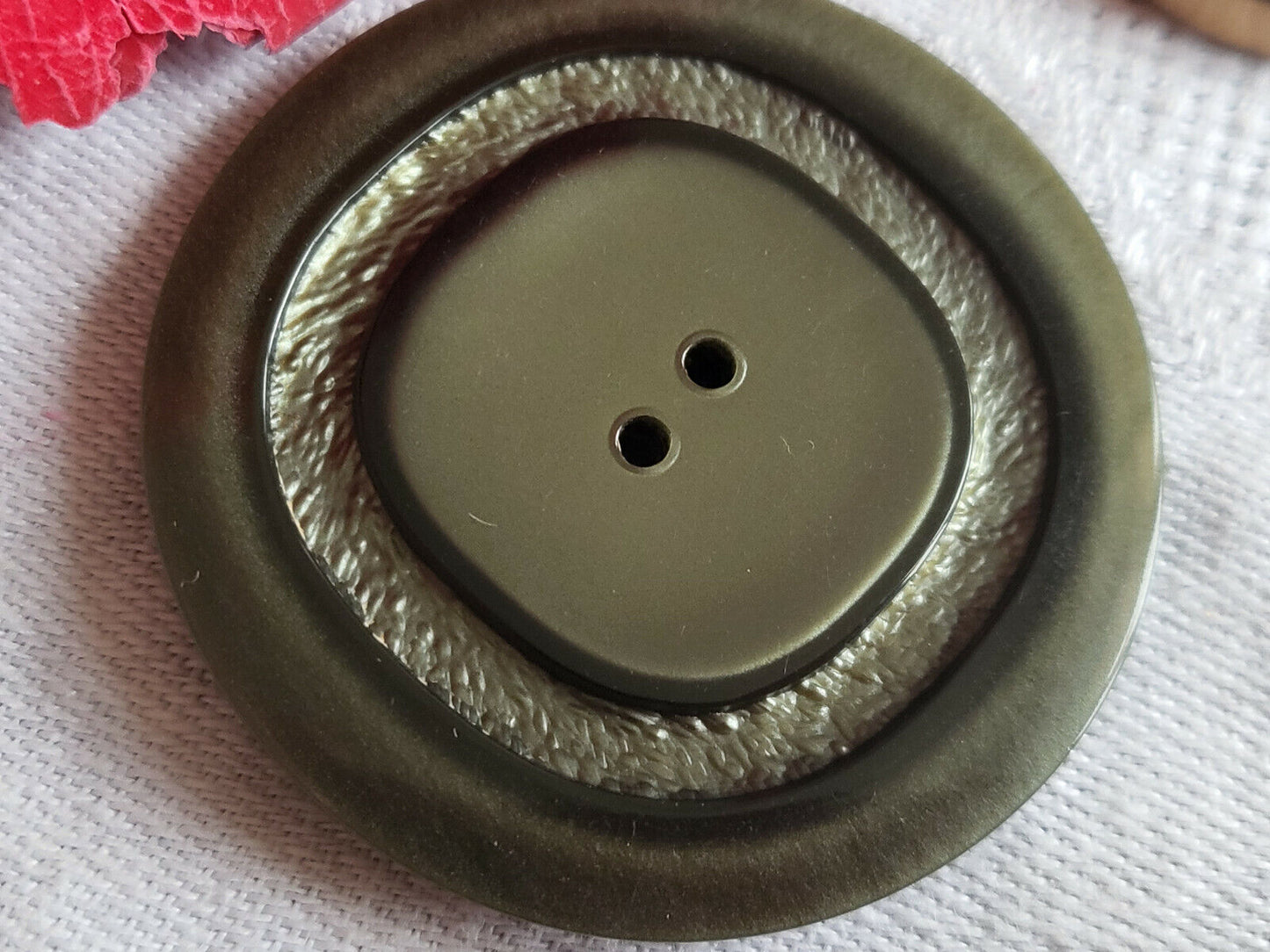Gros bouton vintage vert lumineux veste gilet diamètre 4,1 cm ref 391
