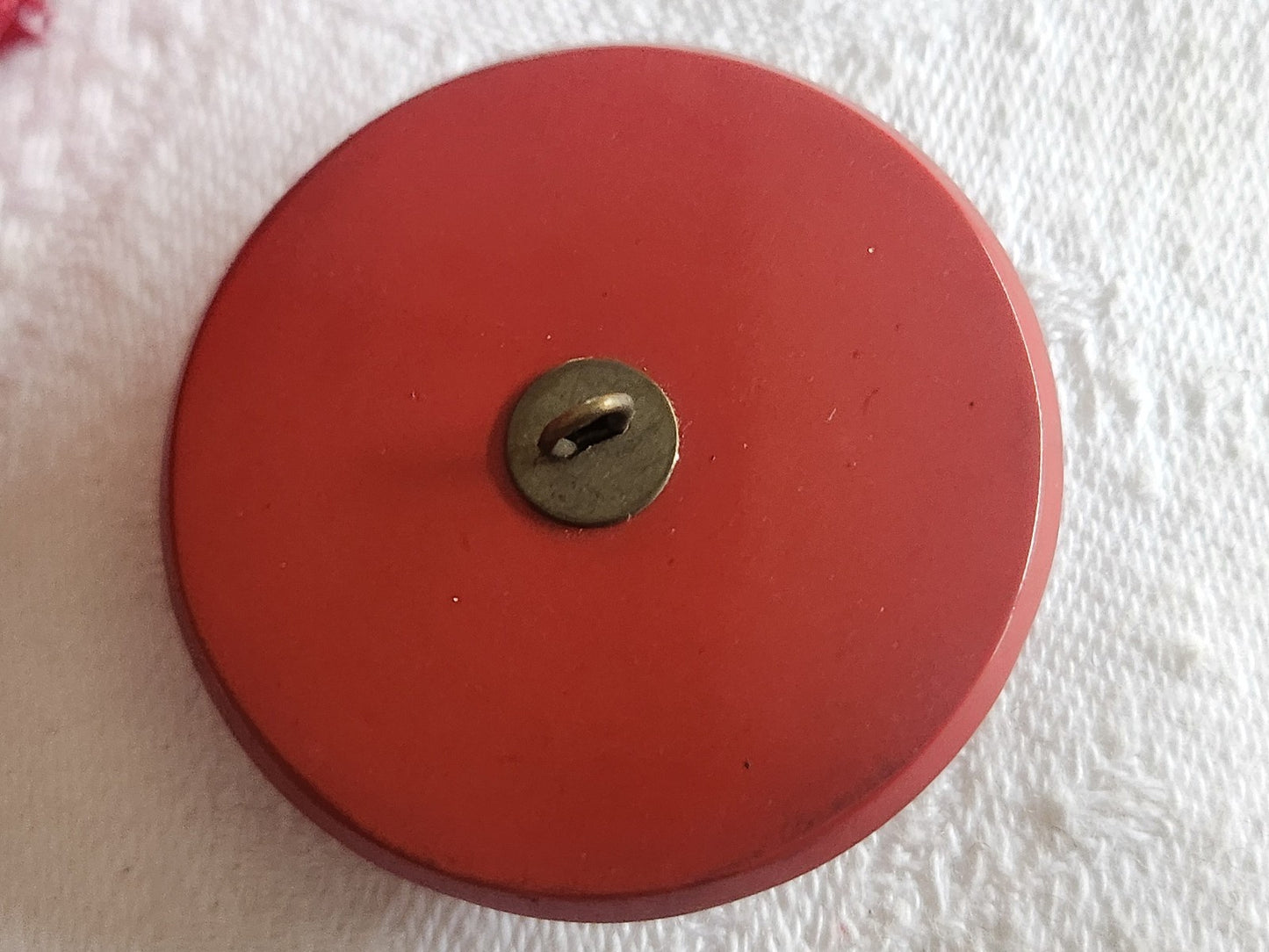 Collection gros bouton coeur cuir rouge monture resine 3,7 cm ref 6089
