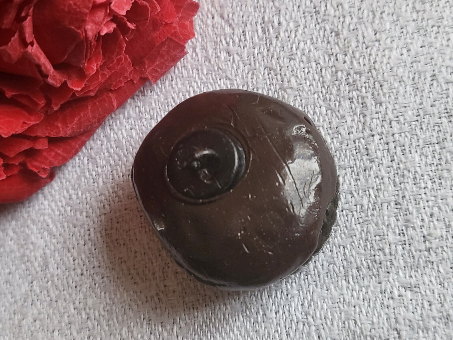 Gros bouton vintage en passementerie résine marron 2,4 sur 2,6 cm D19H