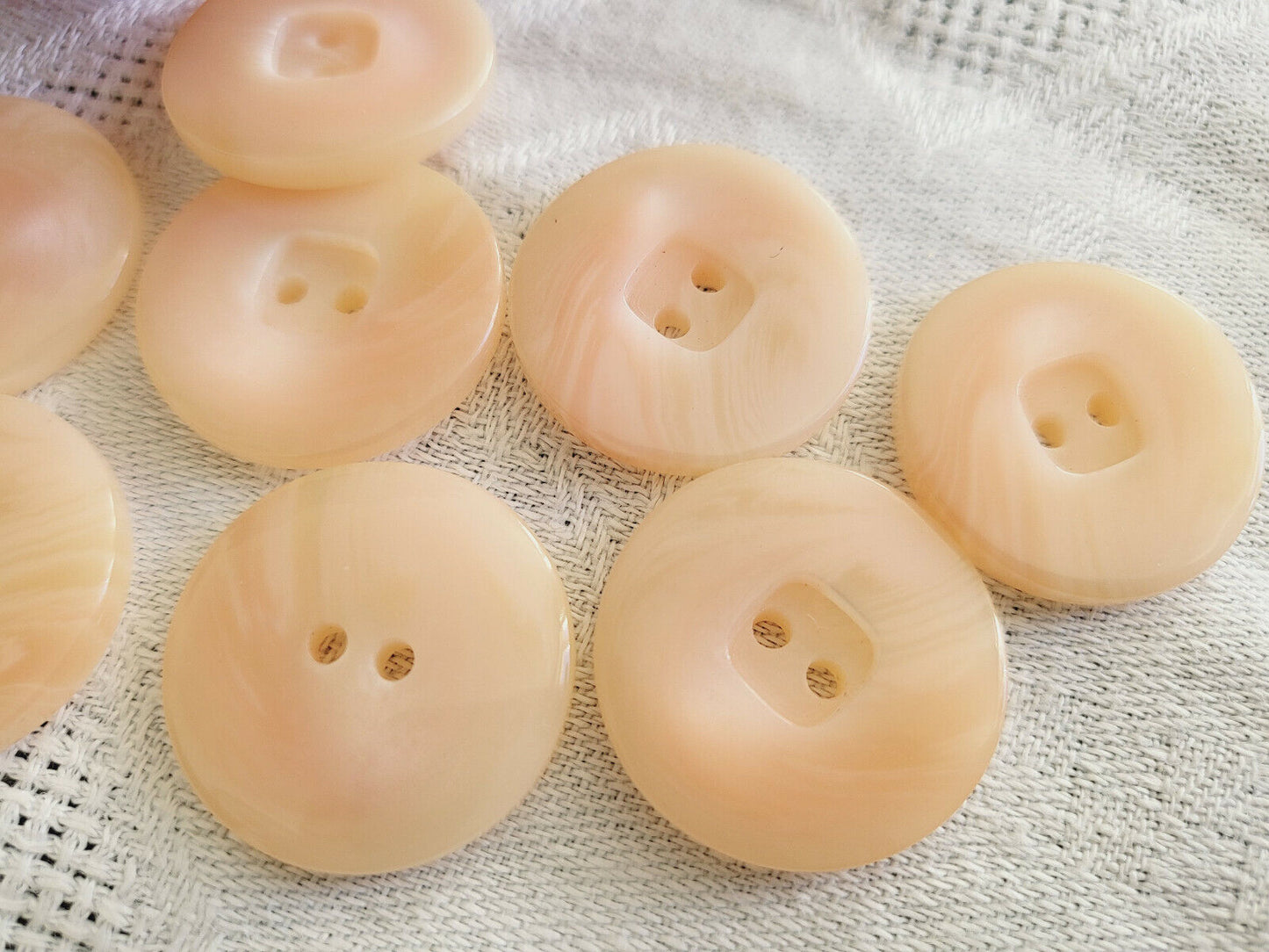Lot 8 jolis boutons vintage camaieu clair rose veiné 2,2 cm ref 2004