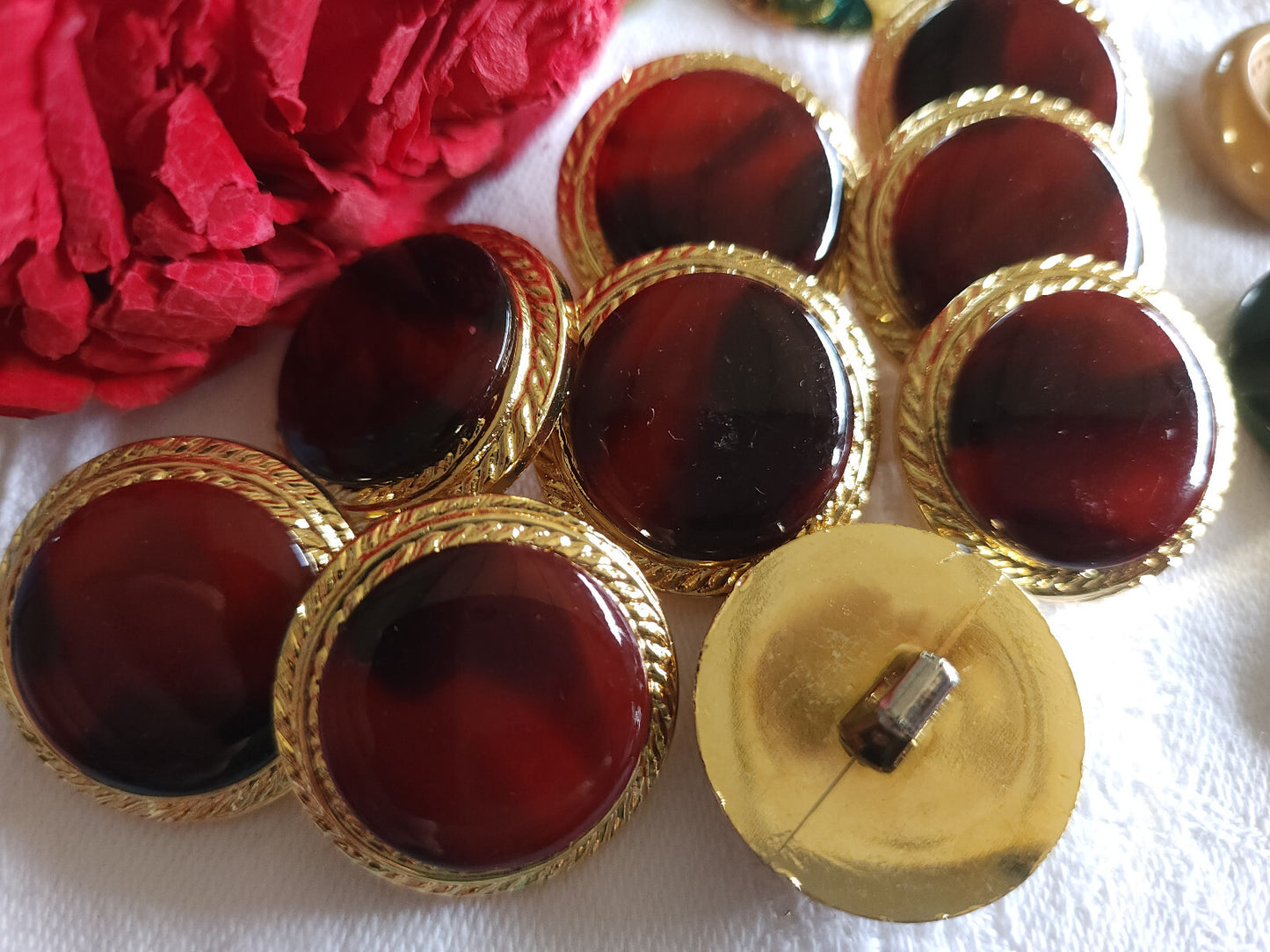 Lot 6 gros boutons vintage rouge acrylique 2,5 cm pied ref 4910
