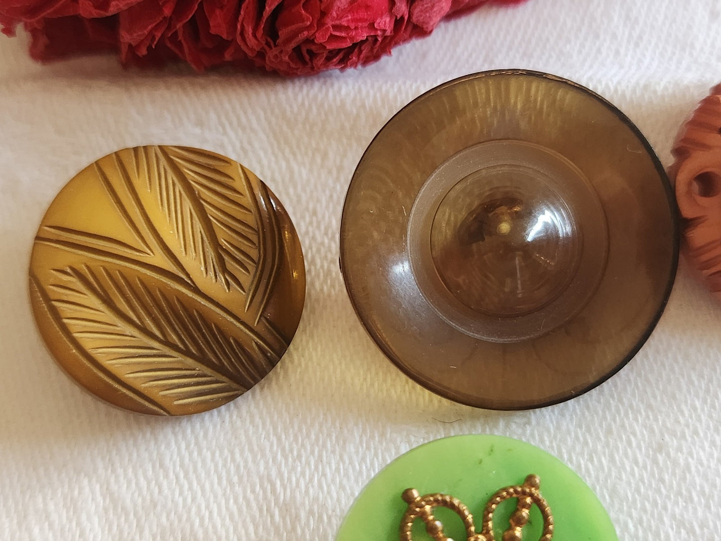 Collection lot 5 boutons anciens originaux diamètre 2,1 à 2,6 cm ref 5737