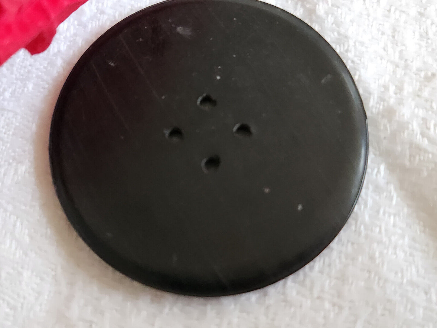 Gros bouton ancien noir Lisse lumineux à trous 3,9 cm ou 39 mm XXL ref 1017
