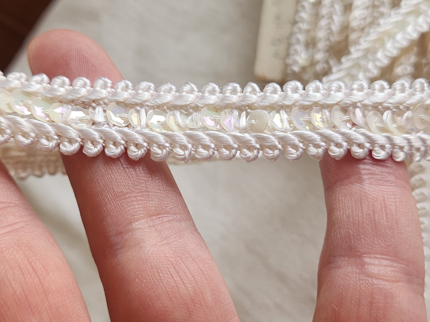 Galon vintage blanc sequin mordoré soyeux 2 mètres sur 1,6 cm A5