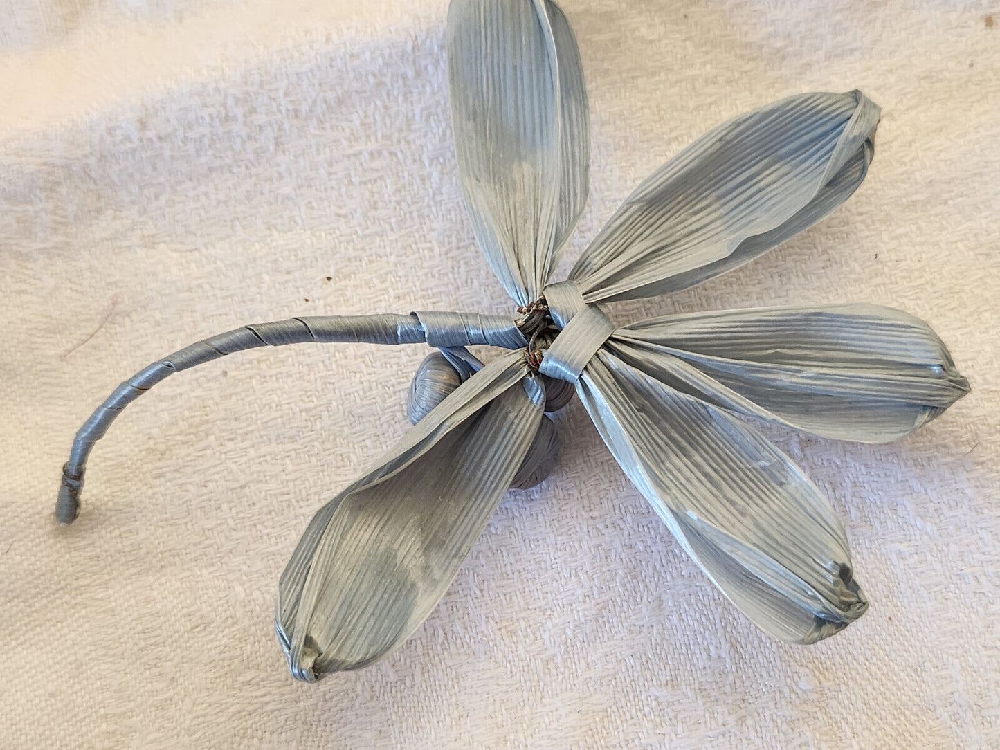 Ancien ornement chapeau creation modiste fleur rafia bleu gris T0-44