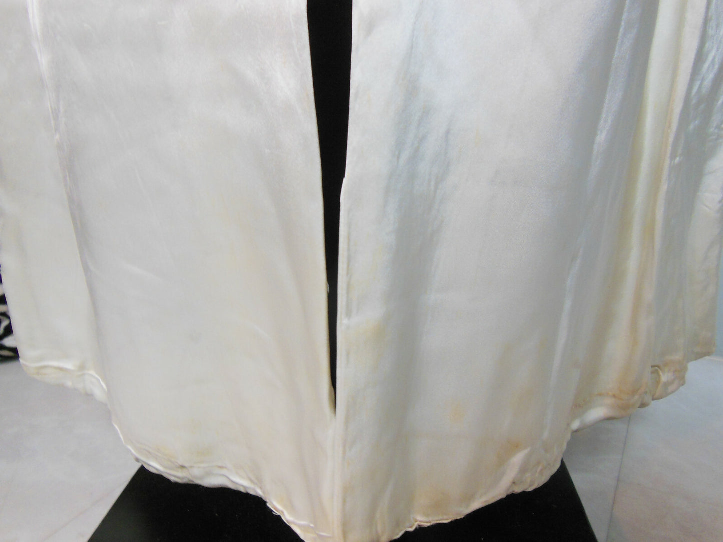 Ancien dessus veste en satin épais raide ou manteau cérémonie taille 36, B4