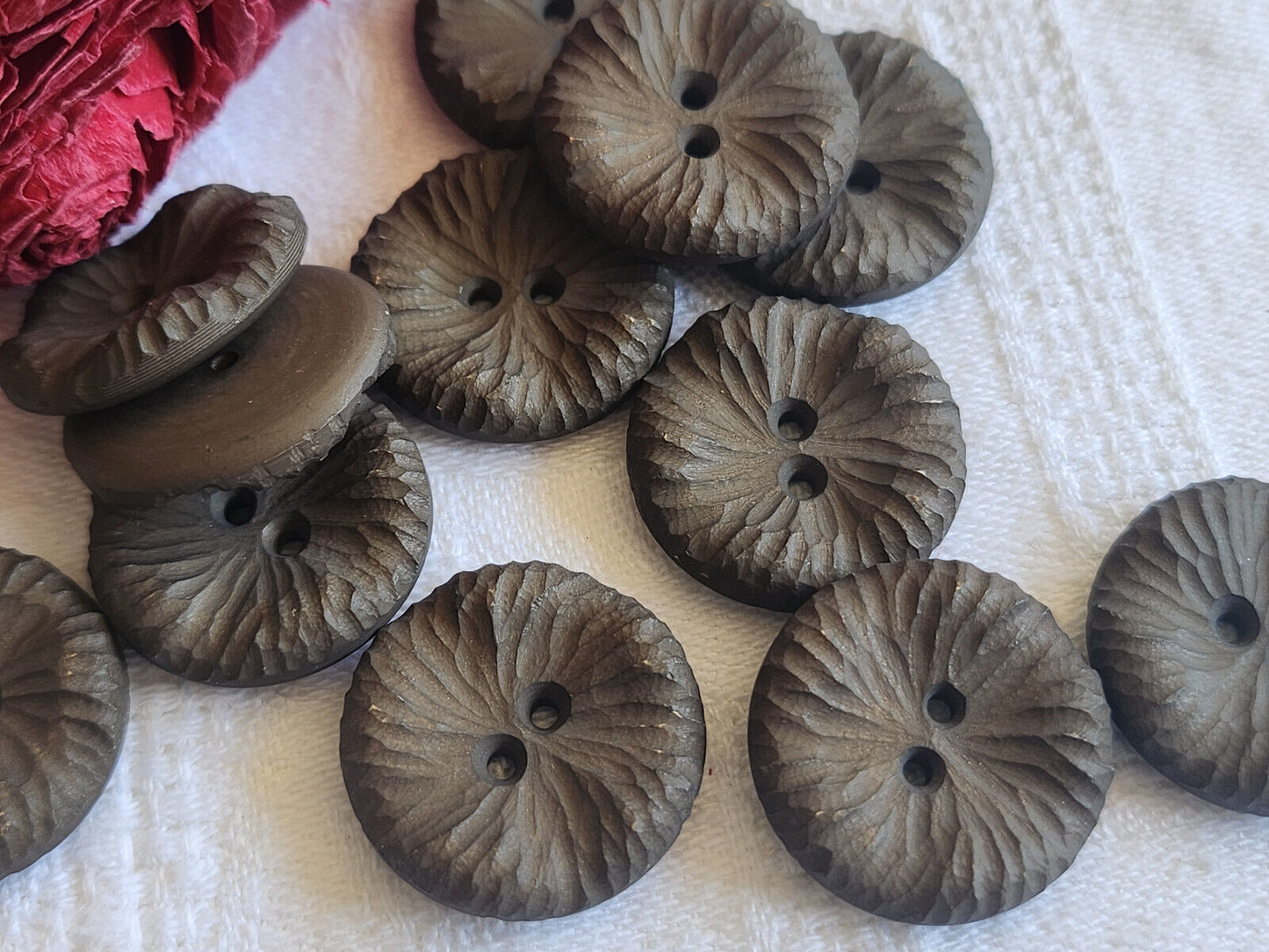 Lot 12 jolis boutons vintage marron texturé mat à trous 2,1 cm ref 746