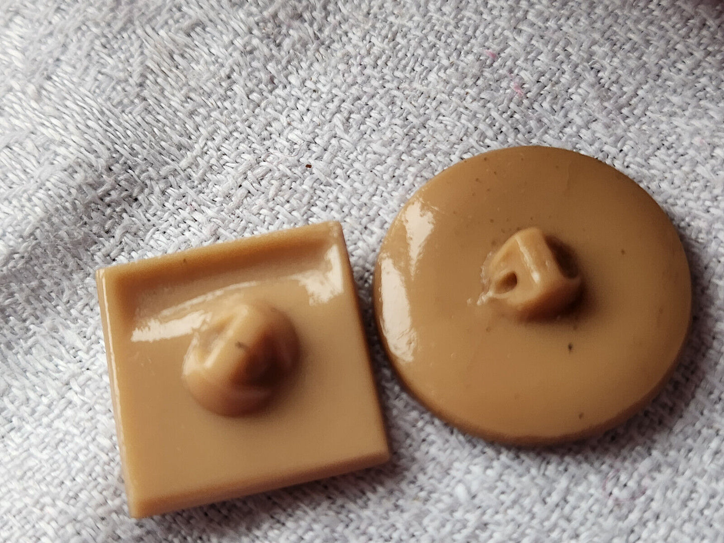 Duo boutons anciens en verre collection camel sable 1,8 et 2,2 cm G11B