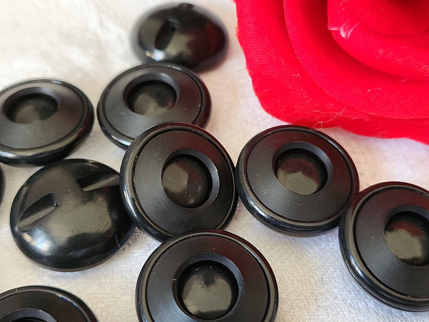 Lot 10 boutons vintage noir mat coeur lumineux pied 2,2 cm ref 6091