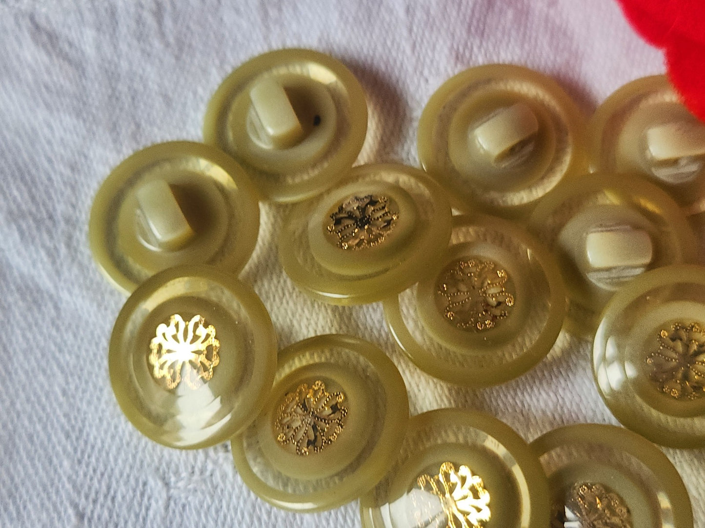 Lot 14 boutons vintage vert inclusion doré à pied 1,7 cm ref 2008