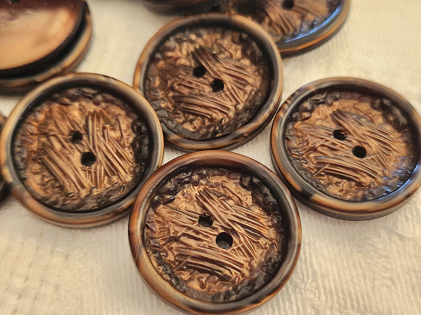 Lot 7 boutons vintage marron métallisé trous 2,2 cm ref 266