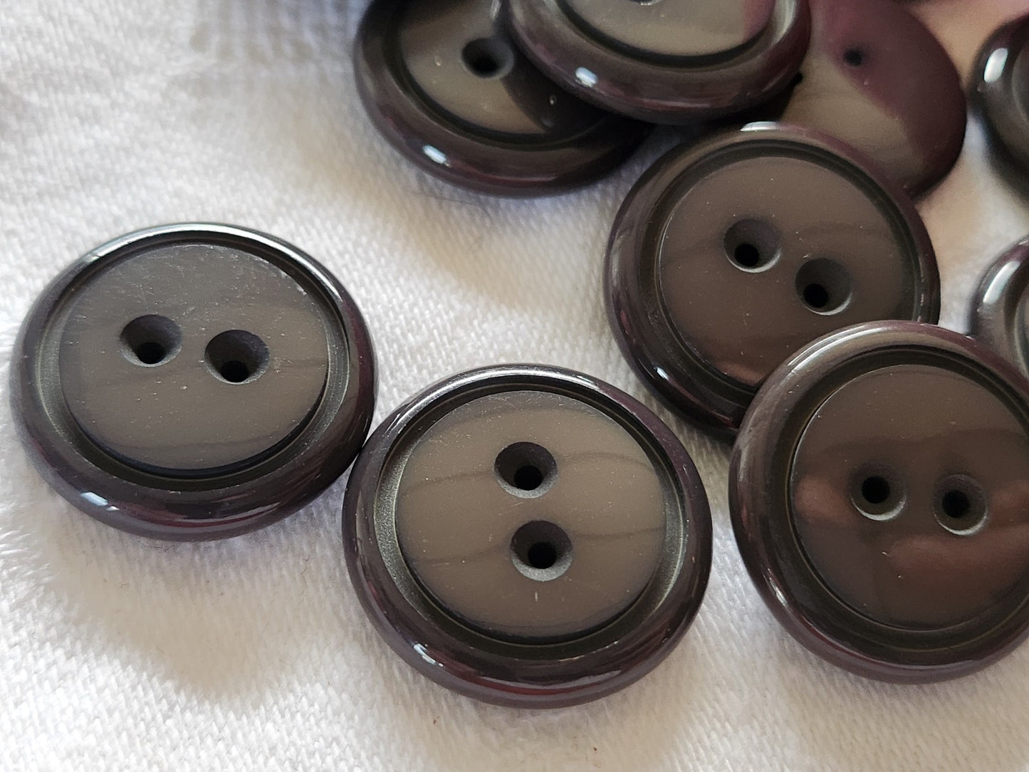 Lot 16 boutons vintage marron 2,1 cm trous ref 2232