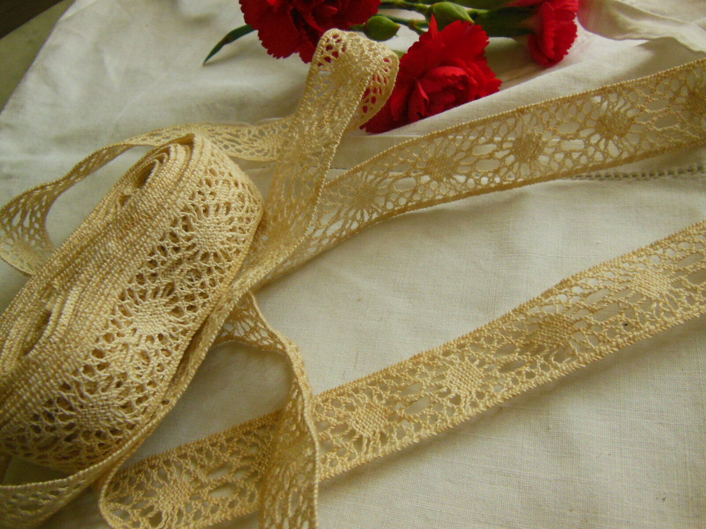 Dentelle ancienne grande longueur 4 mètres 90 sur 2,2 cm T15-44