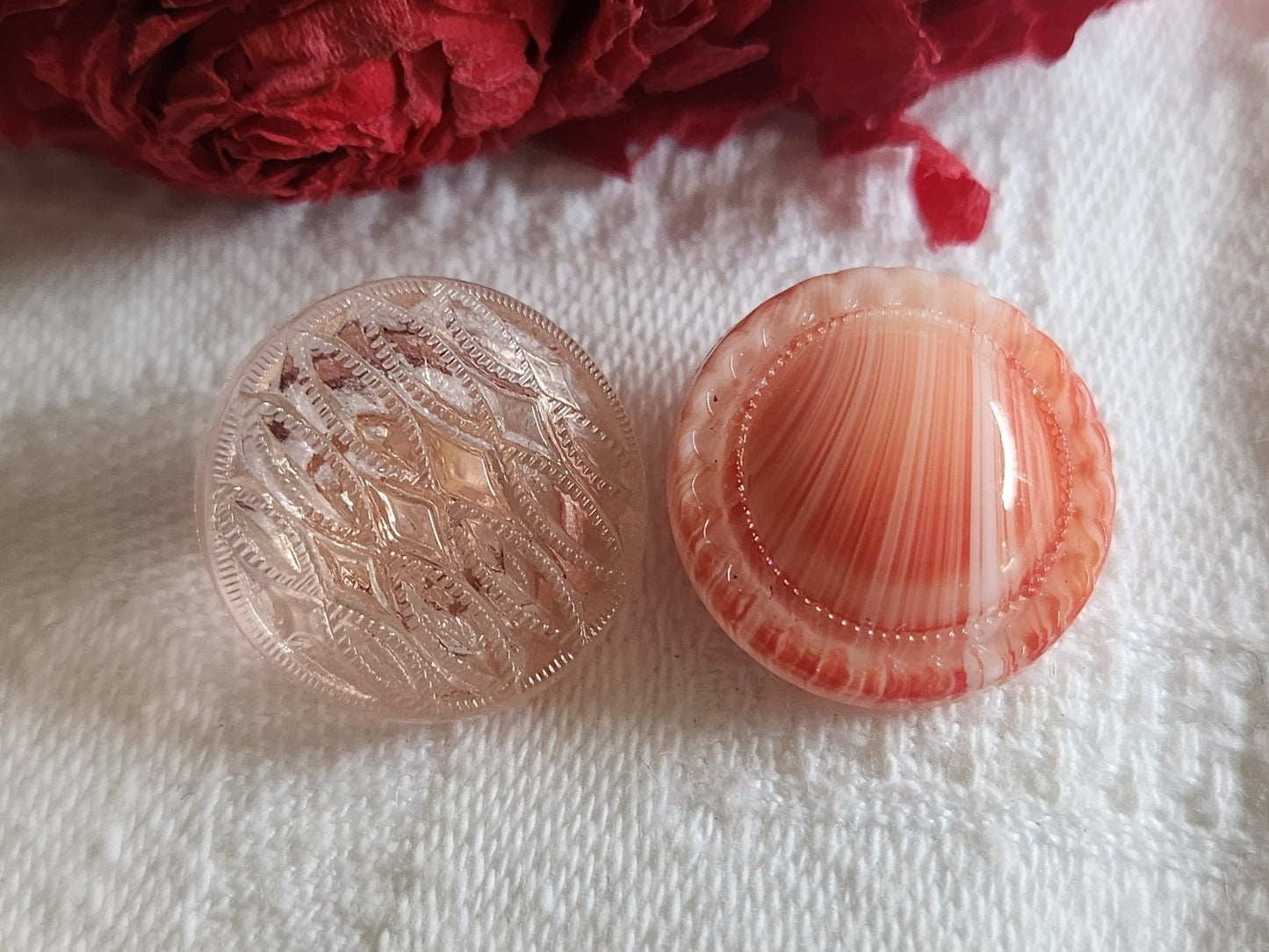 Duo boutons vintage en verre rose rouge blanc 1,7 et 1,8 cm G7S