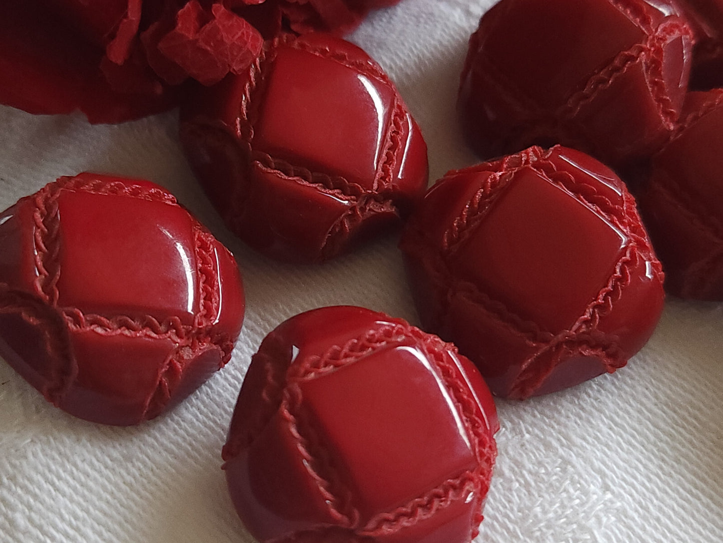 Lot 6 boutons vintage rouge imitation cuir verni 2,2 cm pied ref 5294
