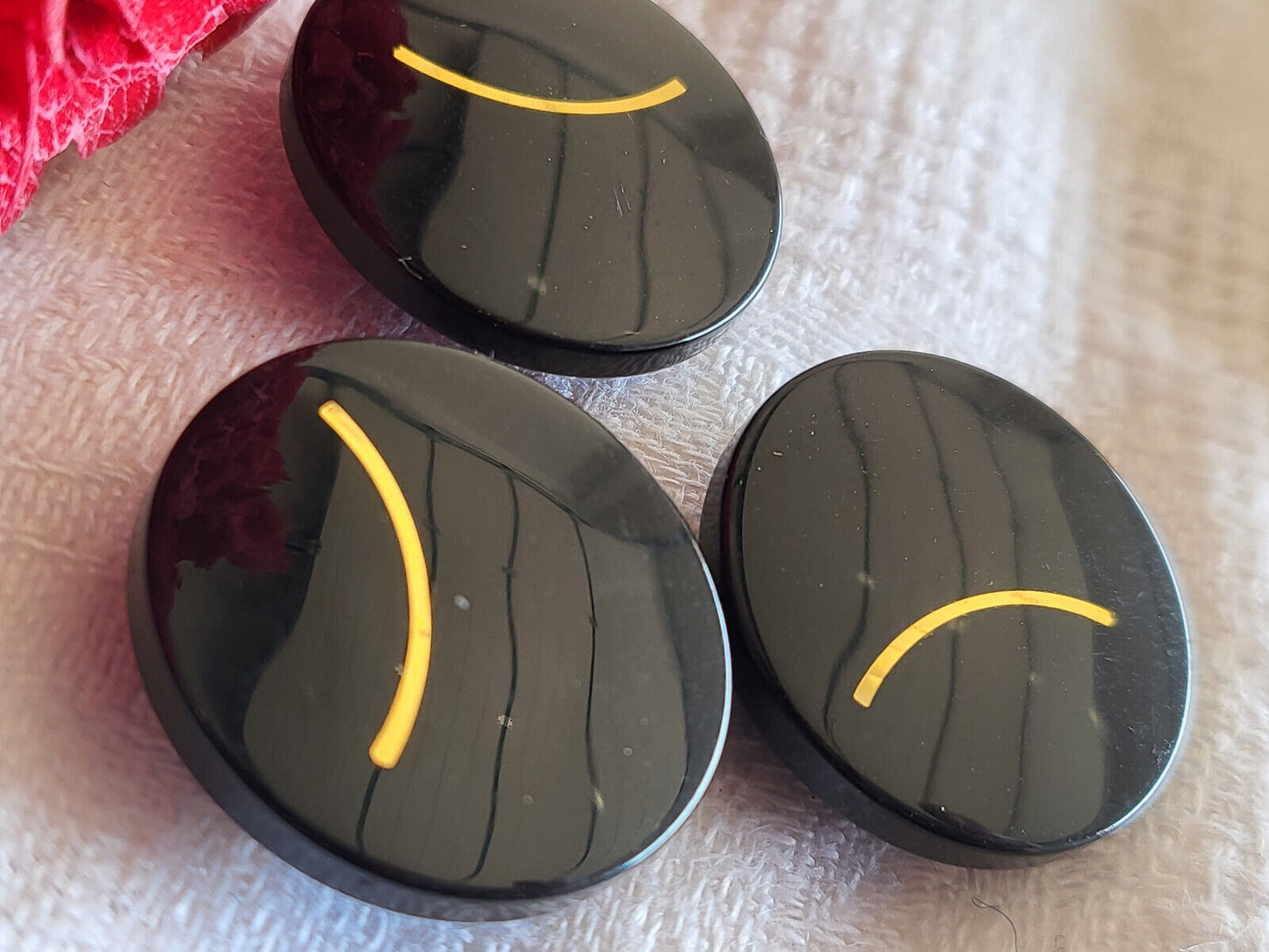 Trio boutons vintage noir inclusion doré 2,2 cm à pied G14T