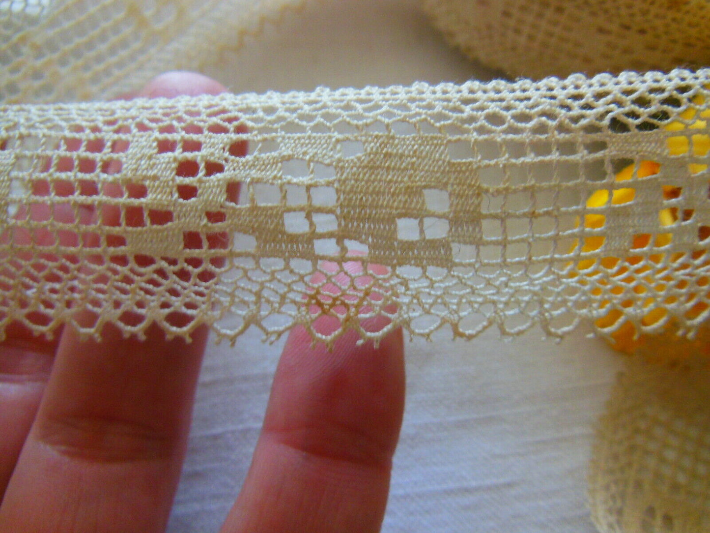 Dentelle ancienne large grand métrage 8 mètres sur 3,1 cm T3-45