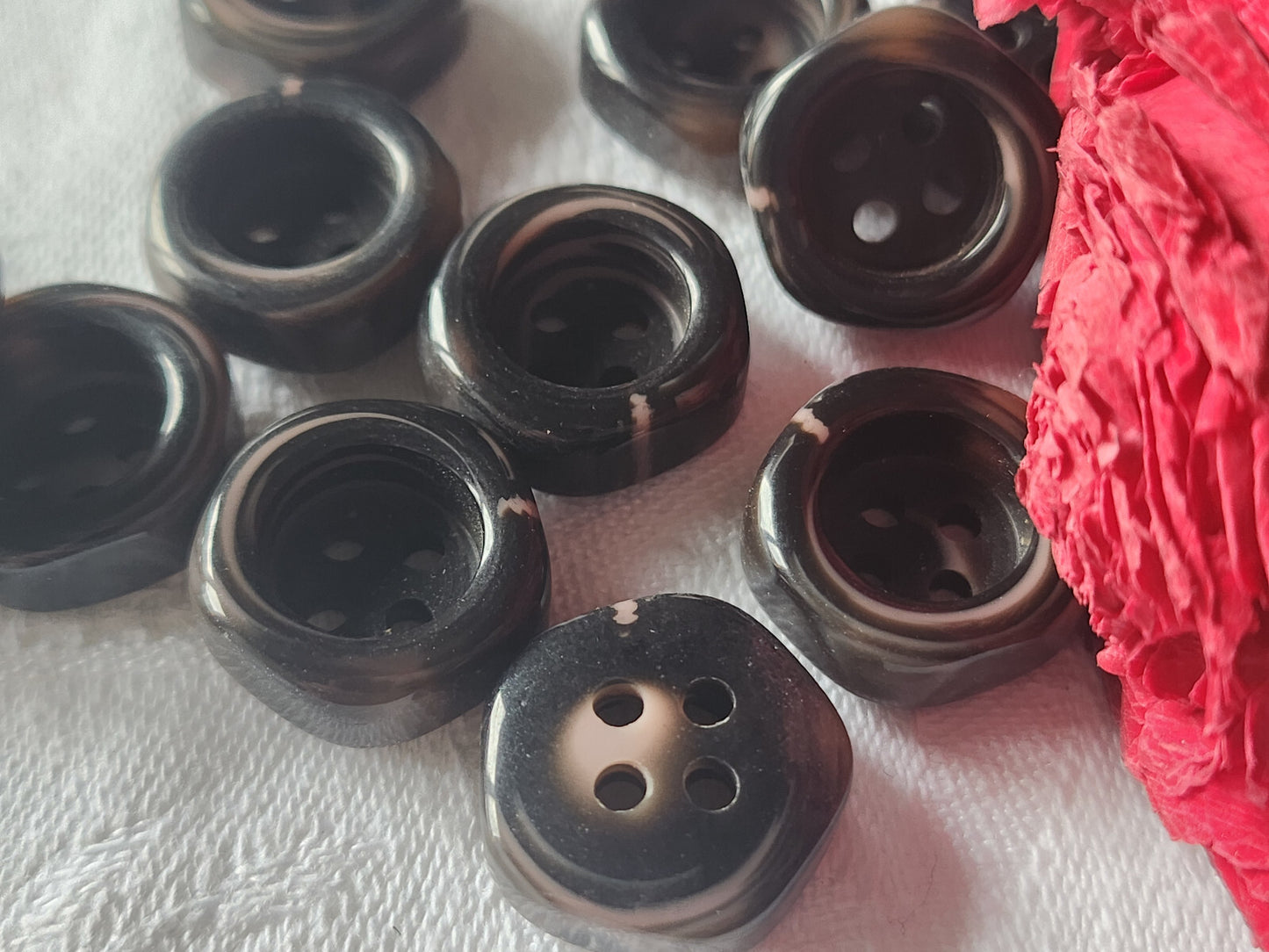 Lot 14 boutons vintage marron veine rose 1,7 cm trou ref 4742