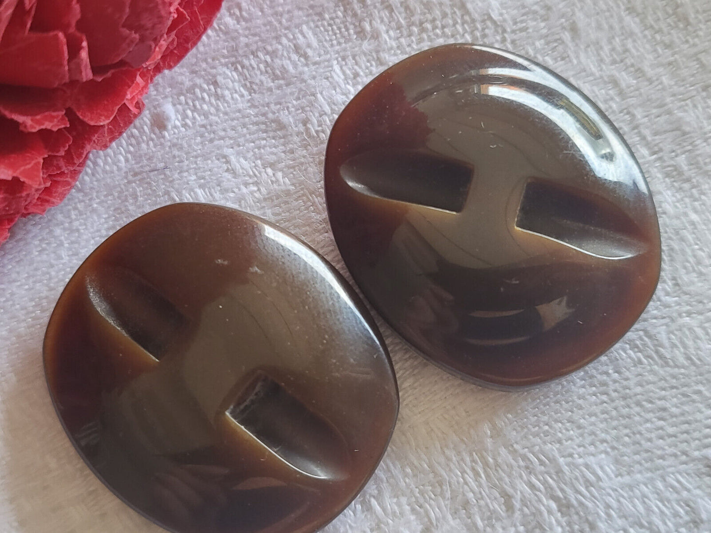 Duo gros boutons vintage marron fourrure inclusion pied 2,8 sur 2,4 cm G15C
