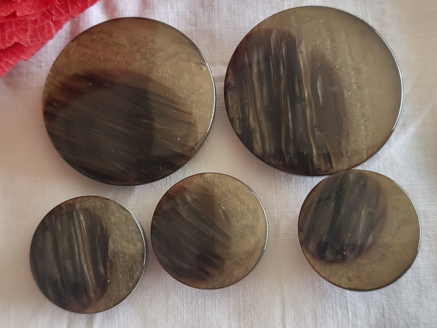 Lot 5 boutons vintage panaché marron nacré panaché 1,8 cm et 2,6 cm ref 5902