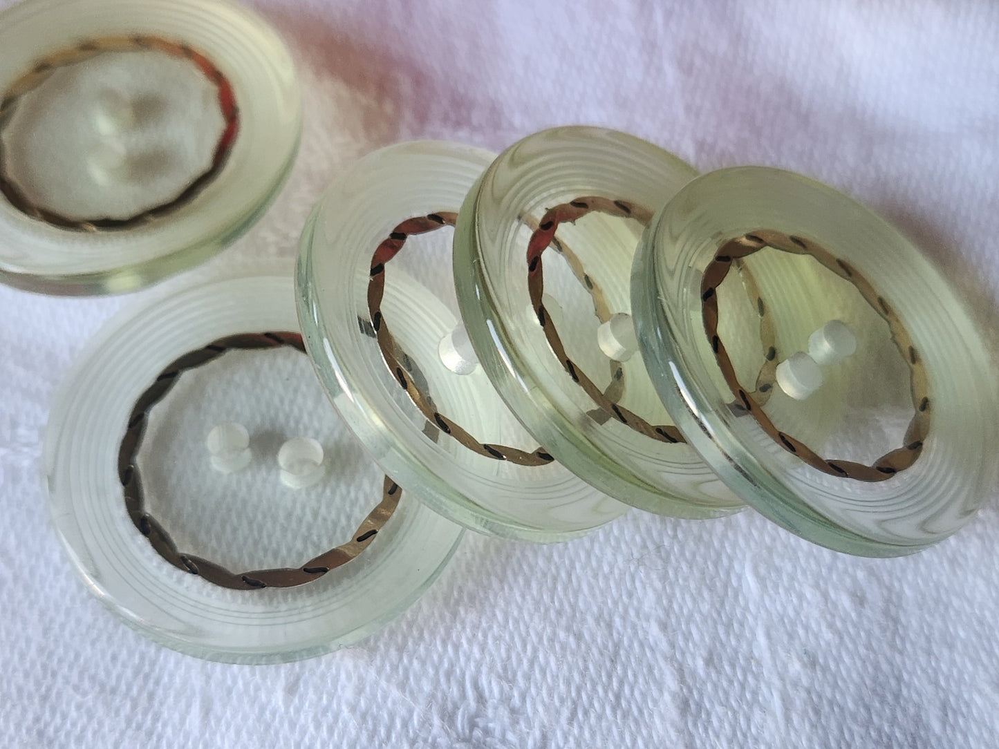 Lot 5 gros boutons vintage transparent vert doré trous 2,8 cm ref 5437