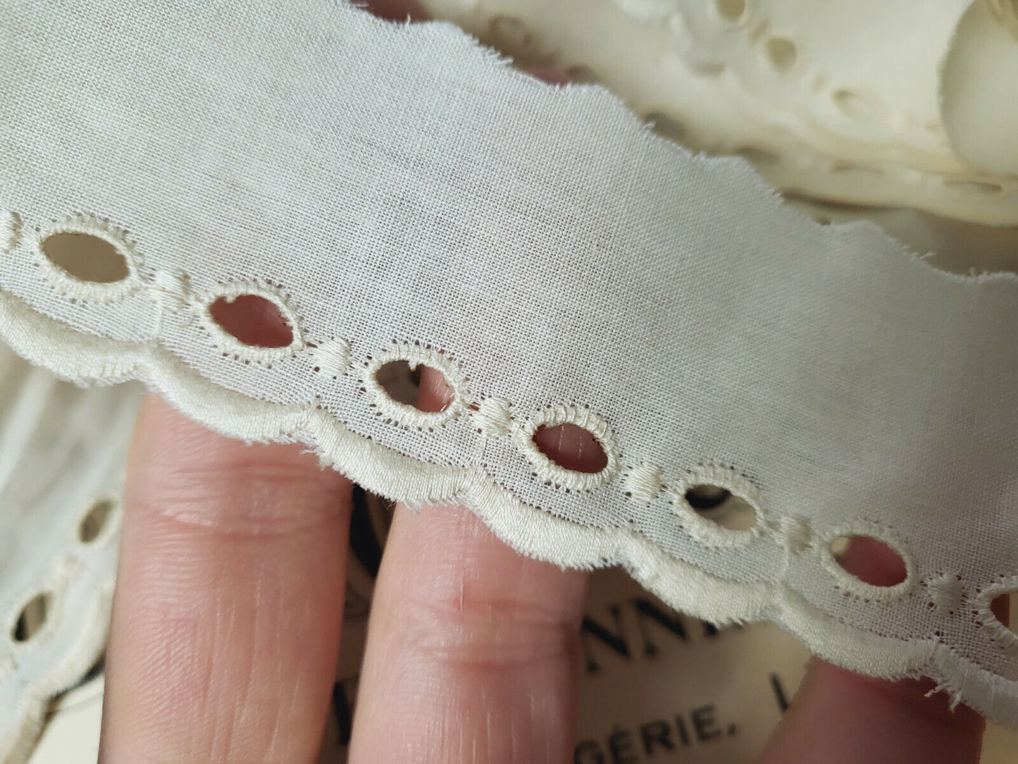 dentelle vintage beige/ blanc cassé bas festion idéal jupon 9 mètres 30 T4-7