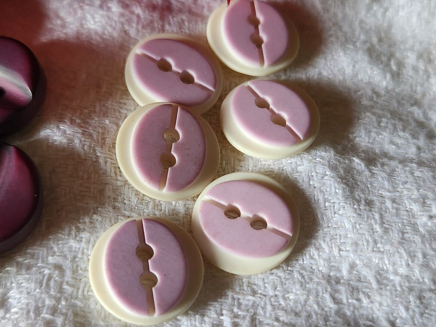 Lot 14 petits boutons vintage violet 2 series 1,4 cm ref 4721