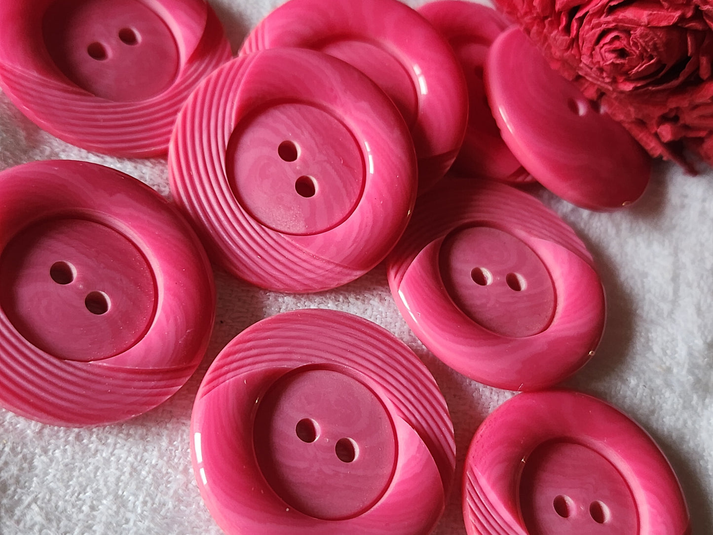 Lot 5 gros boutons vintage rose travaillé trous 2,8 cm ref 4559
