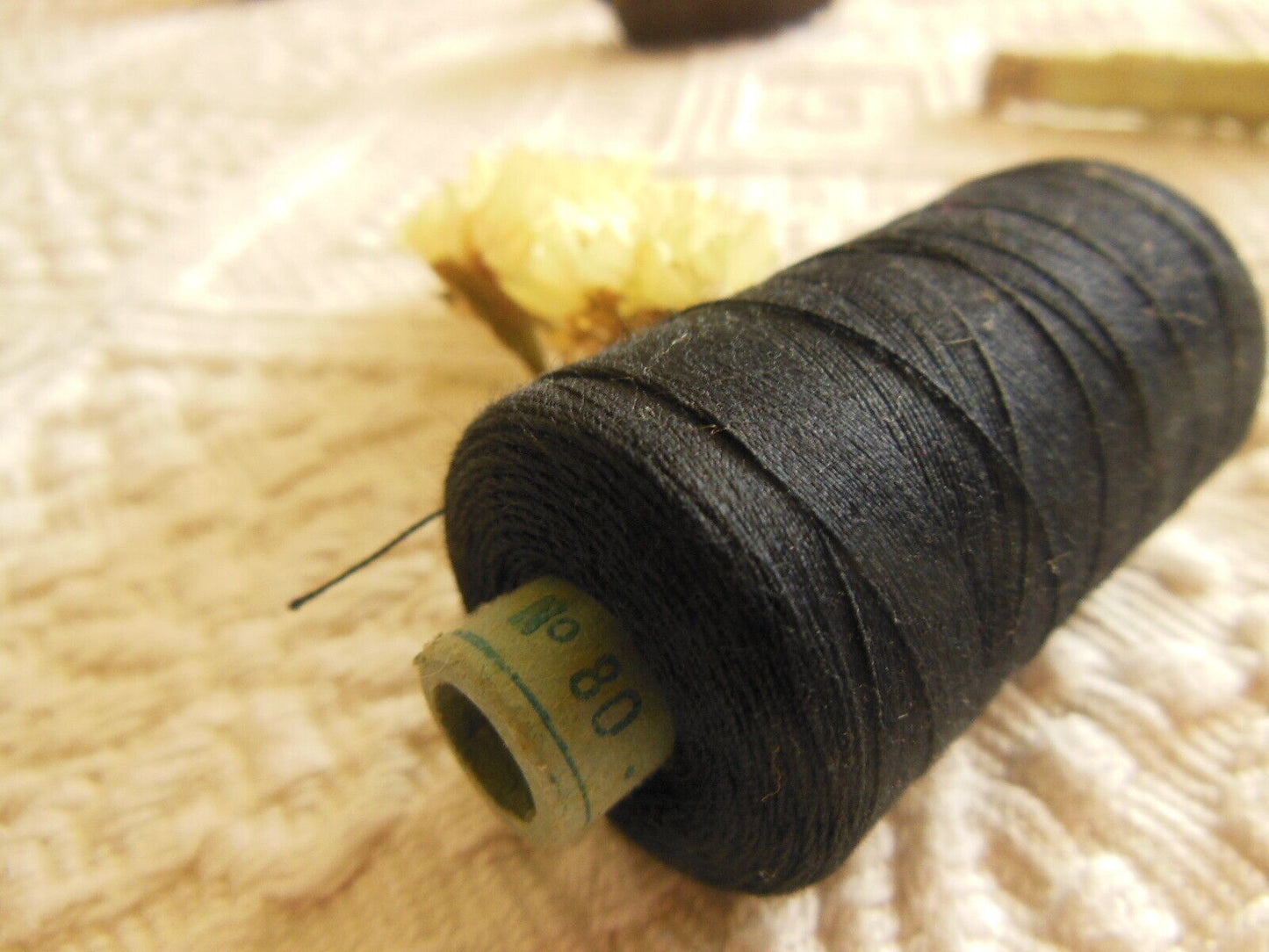 Grosse bobine ancienne bleu quasi noir 20 grammes couture mercerie