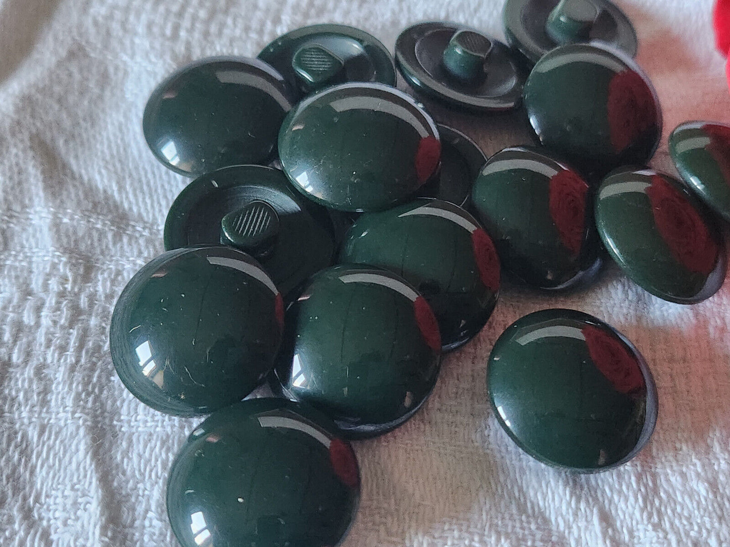 Lot 15 boutons vintage vert à pied foncé bombé 1,8 cm ref 3502
